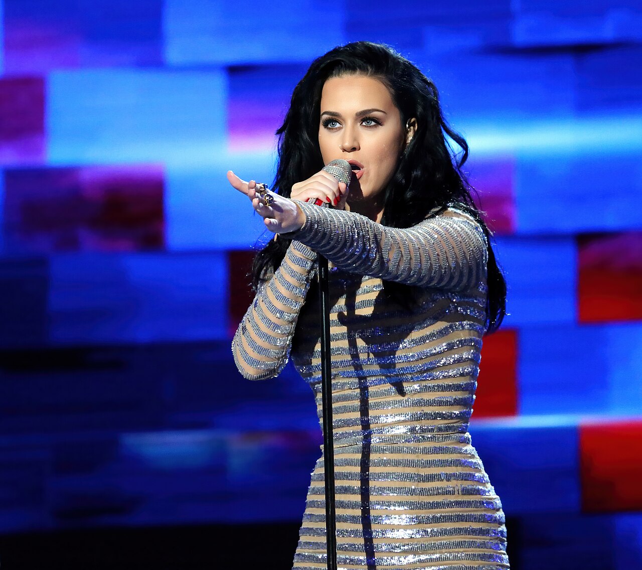 KATY PERRY DROPS SAVAGE 'PREMIUM' JOKE DURING JUSTIN BIEBER'S YOUTUBE-FUELED COACHELLA SET