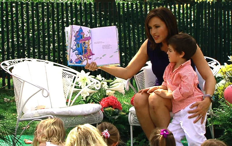 Peter Hermann — Mariska Hargitay at Whitehouse 2010 Easter egg roll